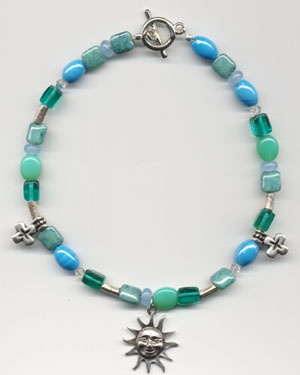 ketting is geregen op metaaldraad met een nyloncoating